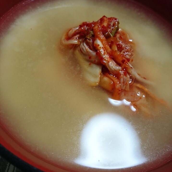 豆腐とキムチの味噌汁